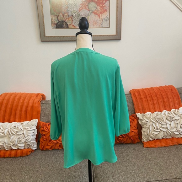 ❣️212 Collection Blouse❣️ - Picture 4 of 6